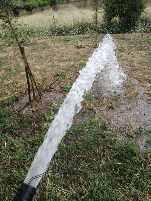 Abertura de poços de água, limpezas e montagem de bombas de água
