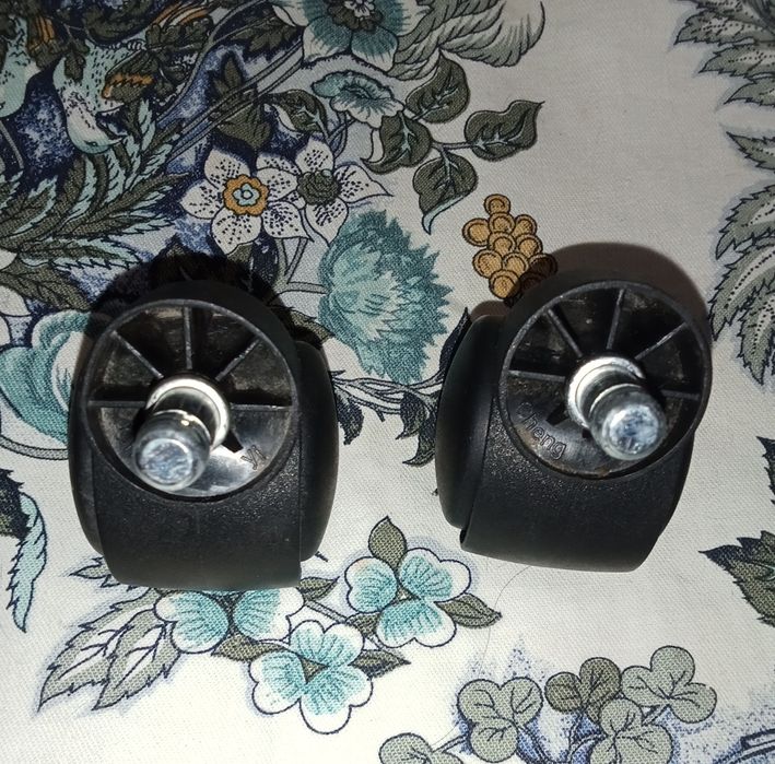 Колёсики для офисного кресла.