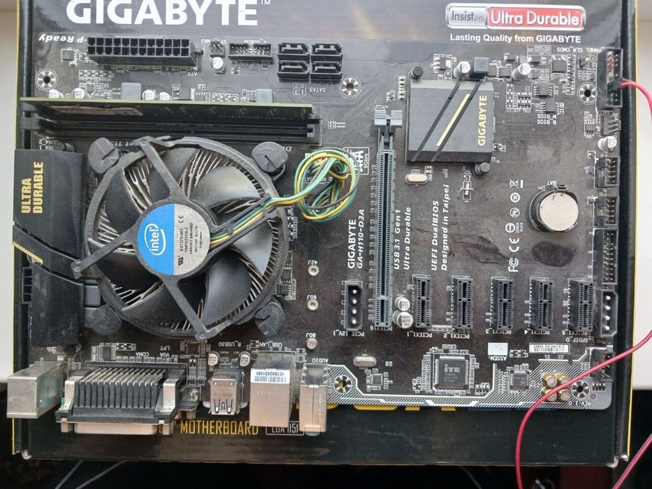 Материнська плата Gigabyte GA-H110-D3A