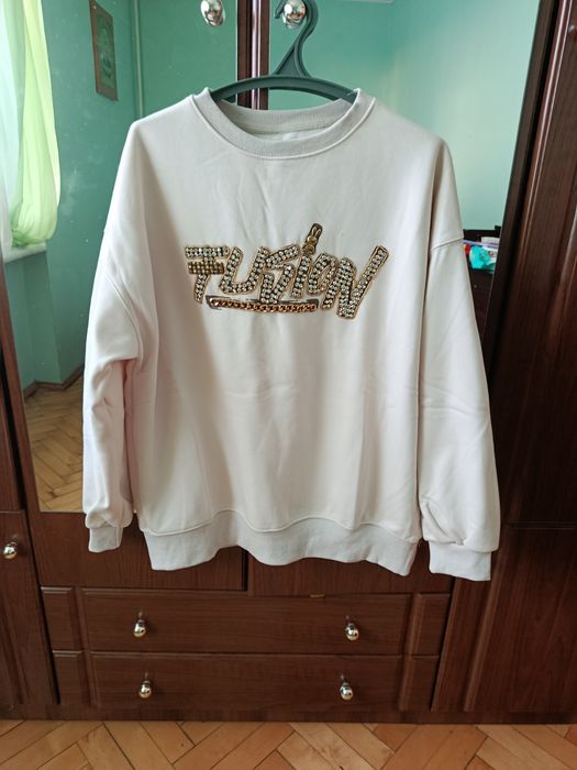 Нова кофта в камінчиках