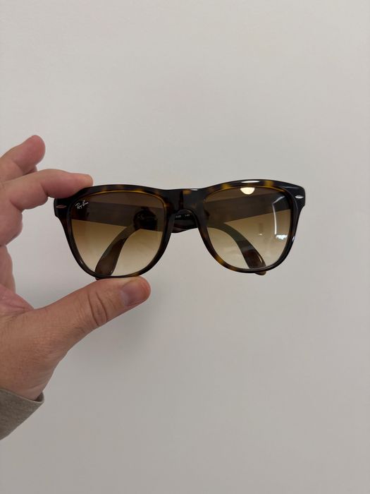 Vários óculos de sol da Ray-Ban