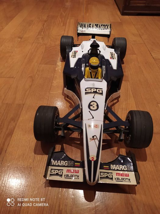 Carro telecomandado Formula 1 marca XinQiang Toys escala 1:6