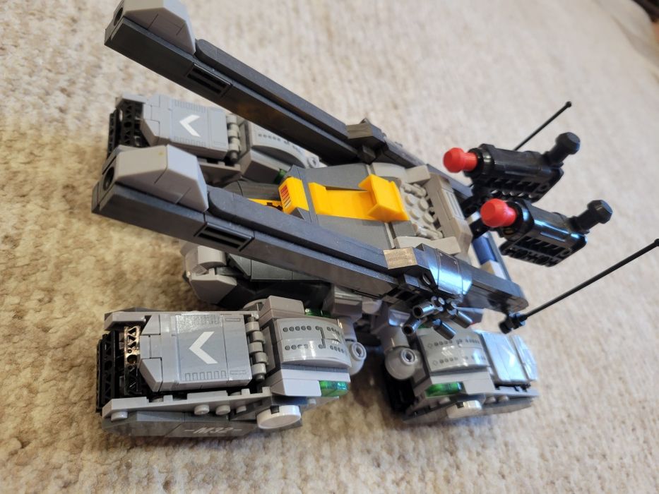 Лего. Військовий танк.