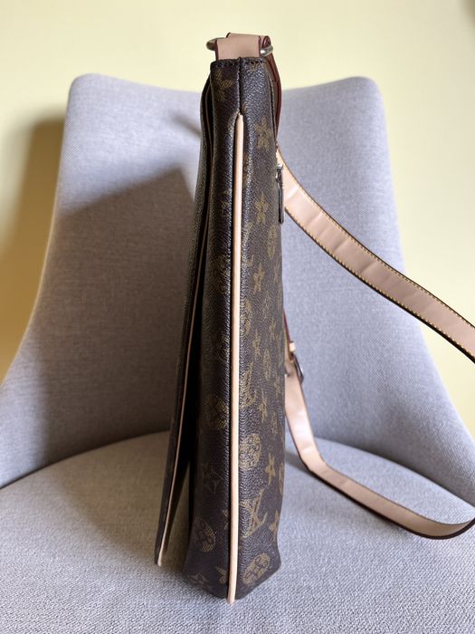 Mala de senhora em pele castanha com monograma LV