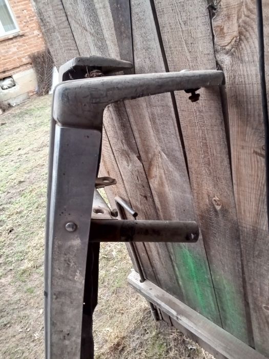 Двері передні права і ліва,Бампер від жигуля 7 моделі