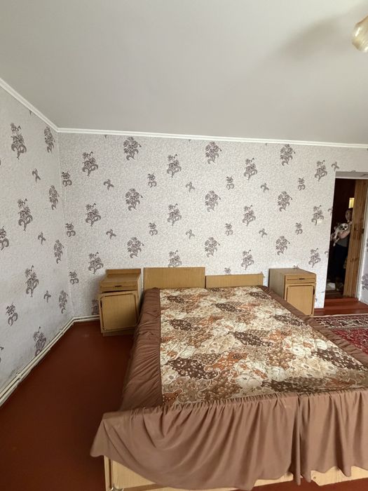 Здається  окремі 2 кімнати в будинку з проживанням власниці.