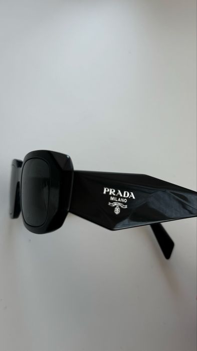 Окуляри Prada сонцезахисні