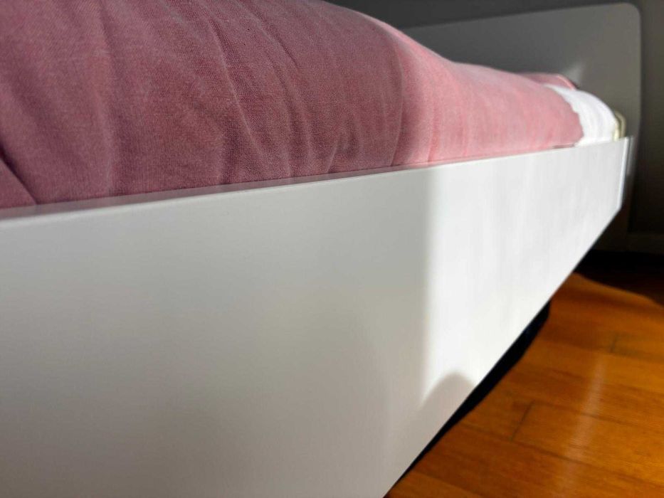 Estrutura de Cama de Casal IKEA (160x200cm) – Branca, Como Nova