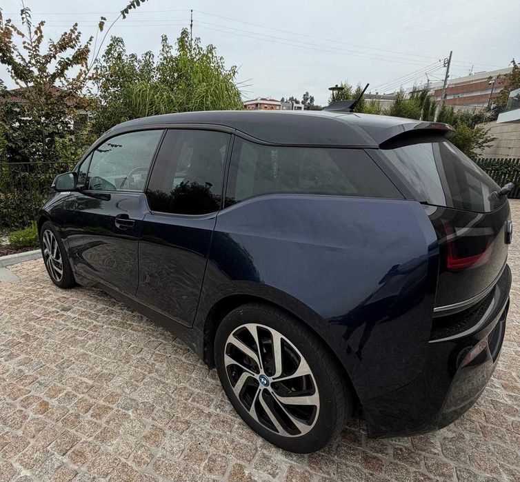 BMW i3 120Ah de 2022, com 122.226Kms, valor com IVA incluído