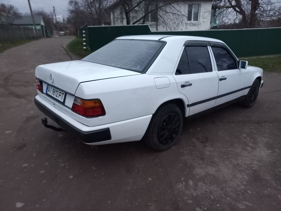 Mercedes-Benz E 124 260 (avtomat)