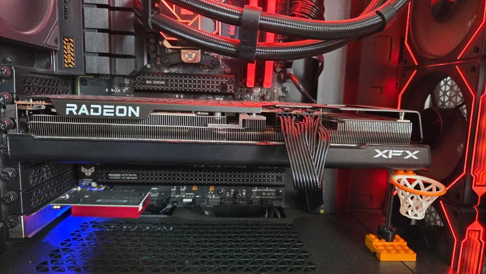 Placa Gráfica XFX -  RX 7900 GRE 16gb (1 ano de garantia)