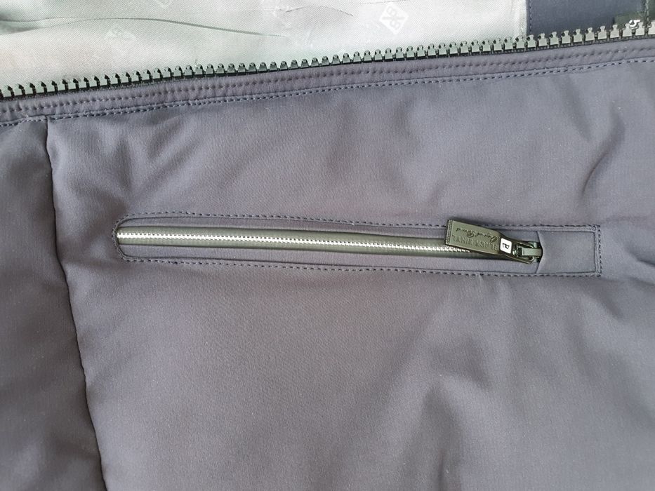 Продам, жилетку black vinyl ,50 размер, синий  цвет.