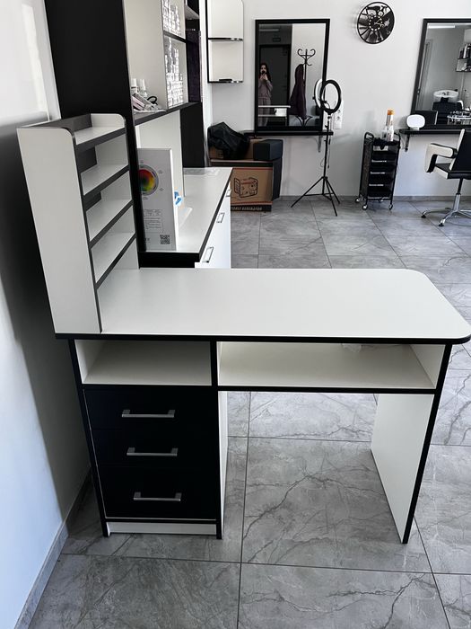 Стіл для манікюру