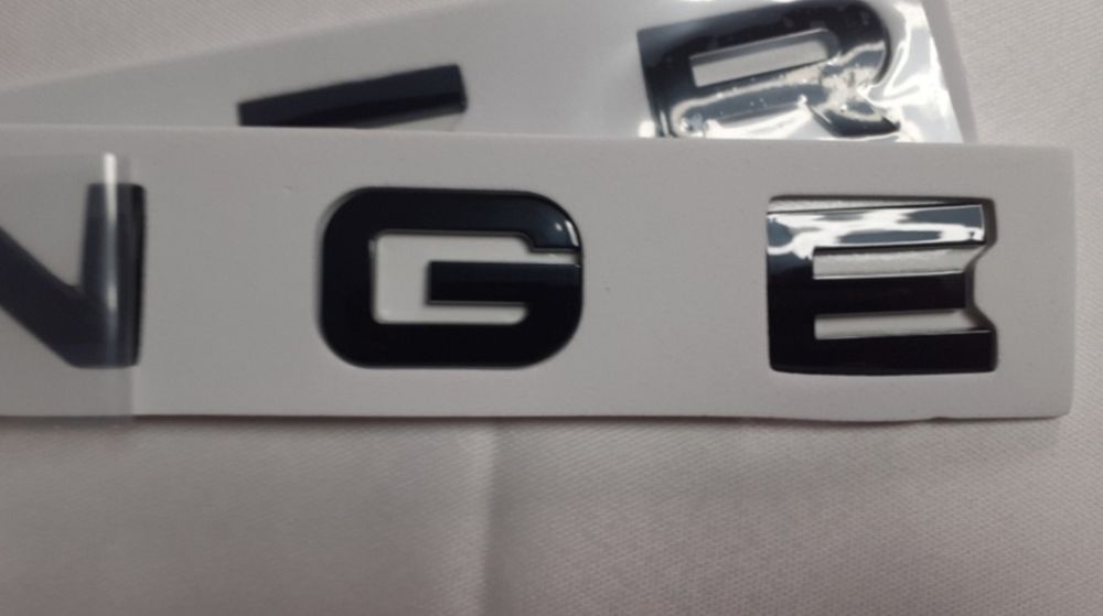 Надпись  Range Rover с трафаретом Рендж Ровер