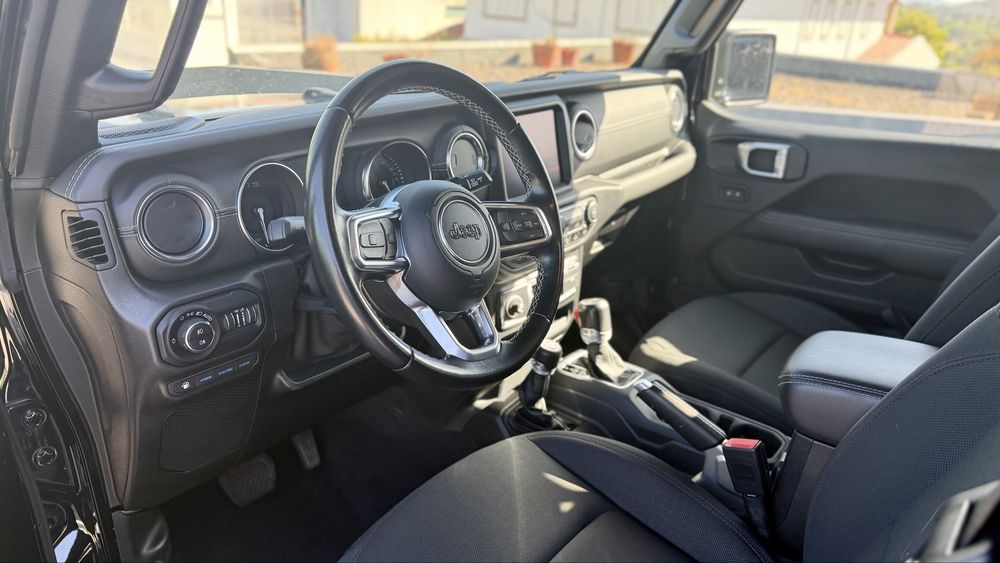 Jeep Wrangler Sahara 4x4 Auto | Nacional | 61 mil km |