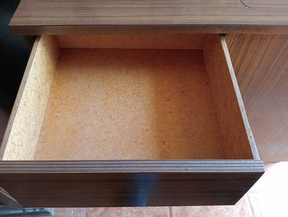 Máquinas de costura com movel