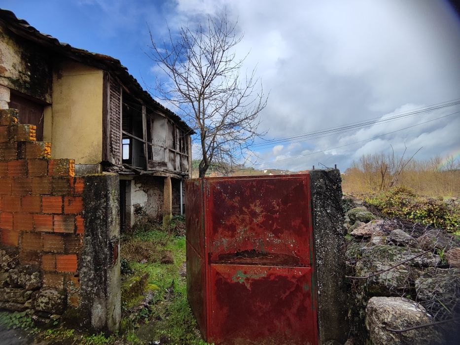 Casa para Reconstrução em Passô (Moimenta da Beira)