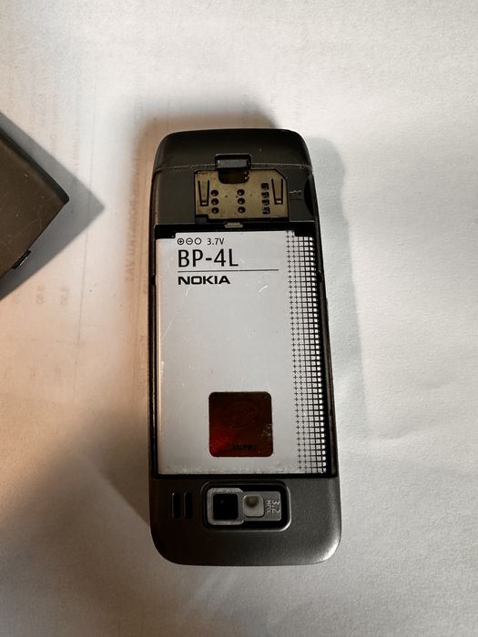 Telefon komorkowy na Symbianie - Nokia e52