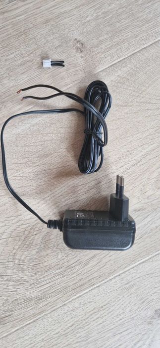 Zasilacz 12V / 1A
