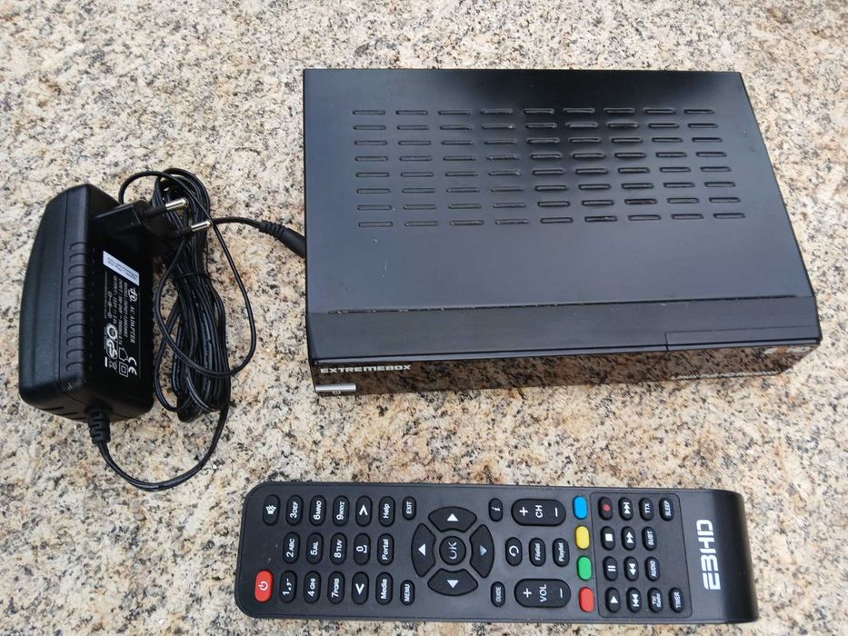 Receptor Box TV Satélite DVB-S2 Enigma2 - Extremebox E3HD - como novo!