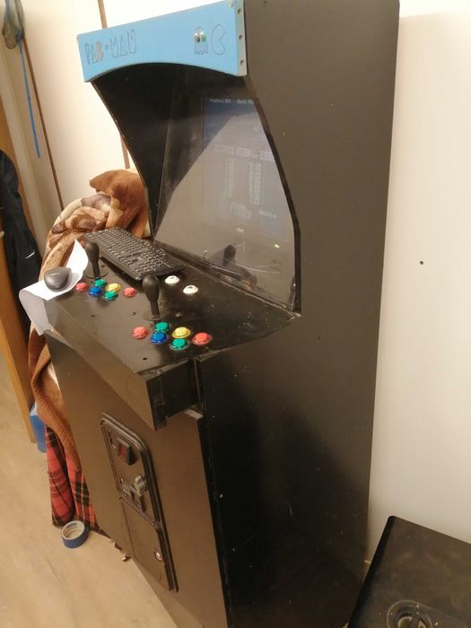 Automat arkade zbudowany własnoręcznie