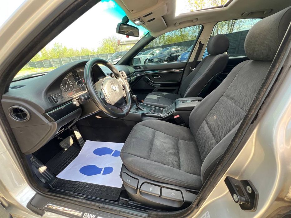 Продам BMW  523I