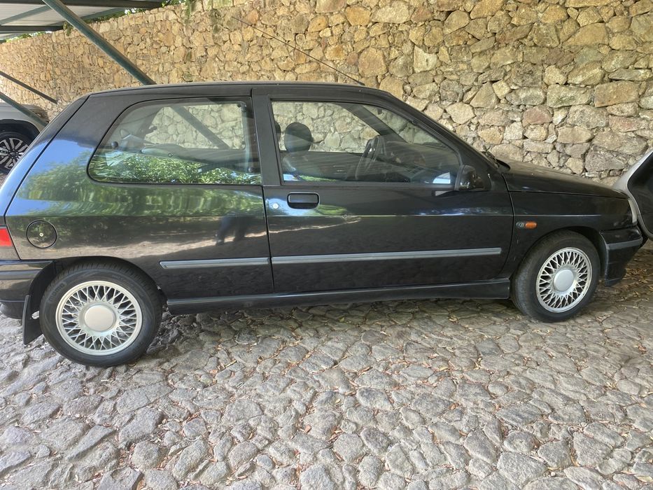 Renault clio bacara com AC e varios extras