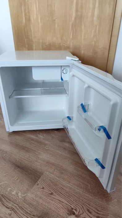 Продам міні холодильник Beko BK 7725