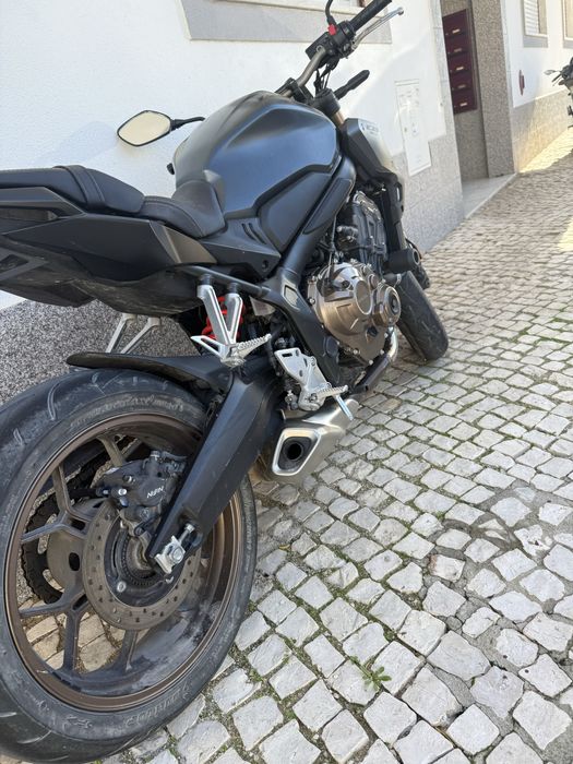 Vende-se mota CB650R