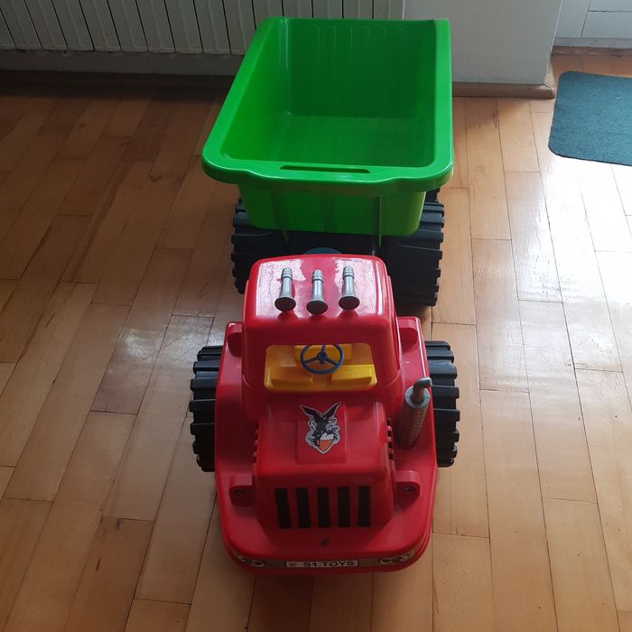 Duży samochód wywrotka