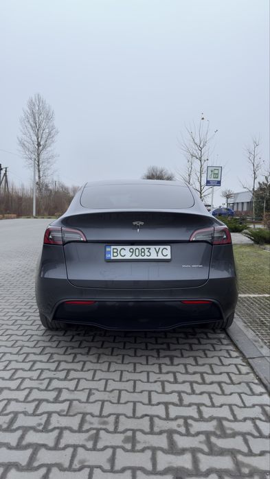 Автомобиль 2023 Tesla Model Y