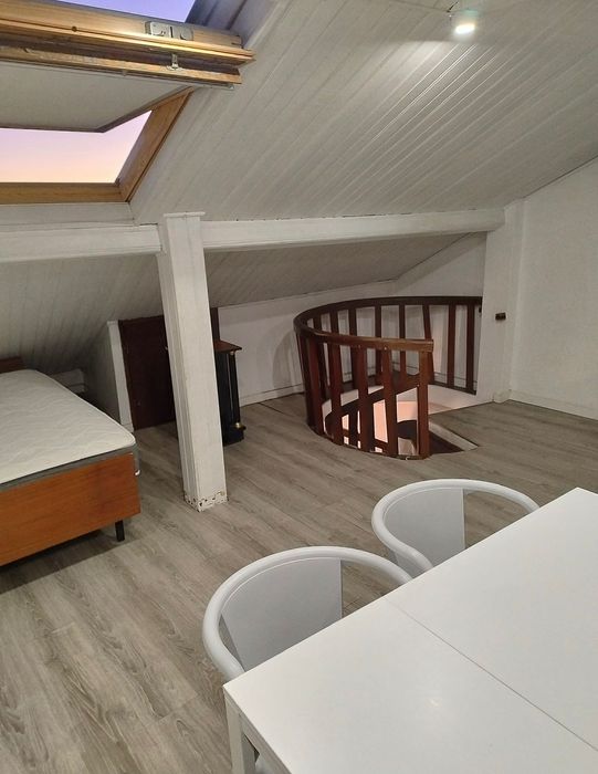 Arrendo Sótão T0+1  em Linda a velha