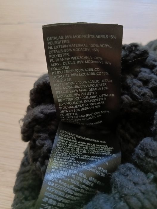 Czarna czapka H&M