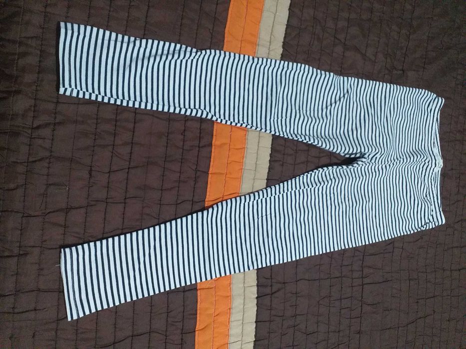 Leggings Brancas com riscas azuis da H&M-Novas