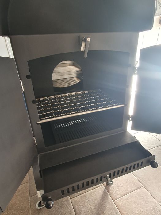 Wędzarnia i grill. Lokomotywa