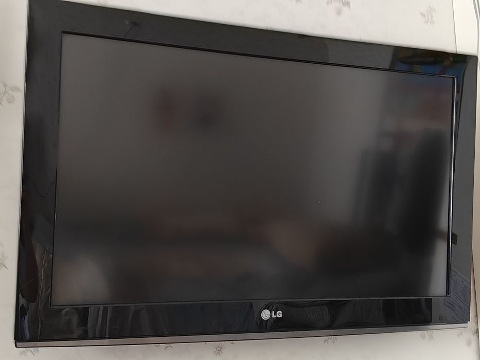 Телевізор LG 32", з рідною підставкою і пультом, стан робочий, Київ