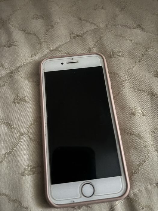 IPHone 8 com capa e protetoer