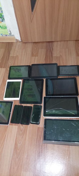 Лот планшетов и телефонов