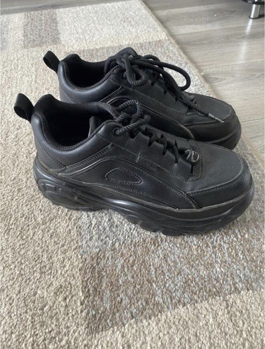 кросівки на товстій підошві