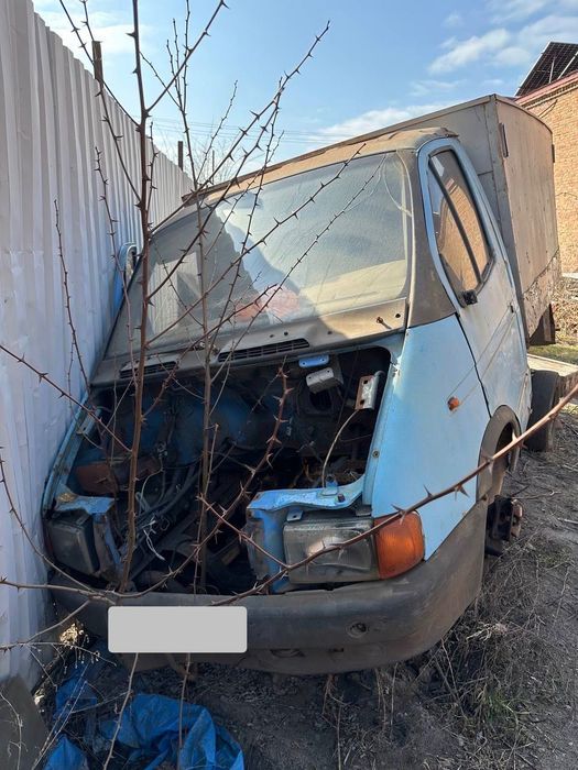 Автомобіль газель на деталі
