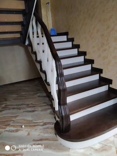 Сходи з деревини під замовлення