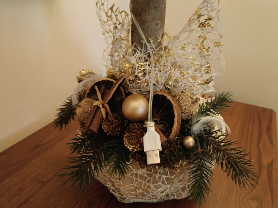 Sztuczna choinka z ozdobami