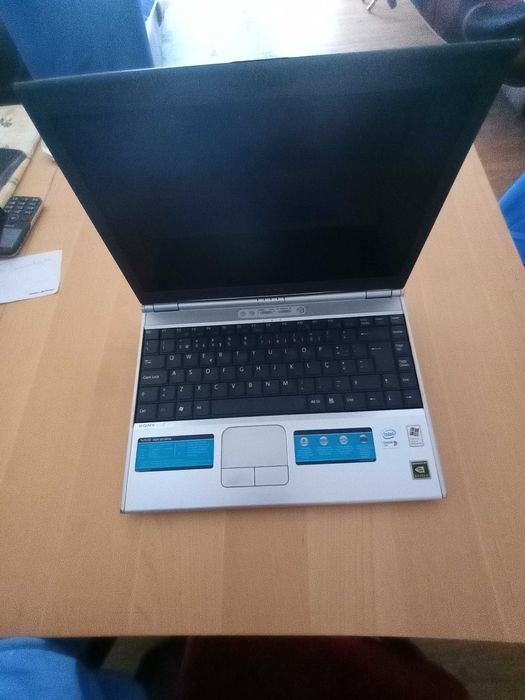 Portátil Sony Vaio VGN-SZ1HP/B sem carregador para peças