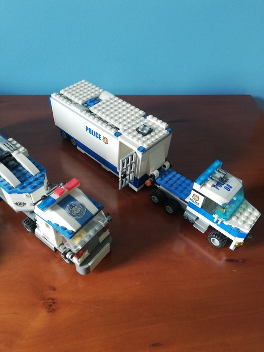 Várias figuras de legos