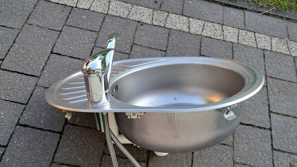 Zlew jednokomorowy  stalowy owalny z baterią i wężykami