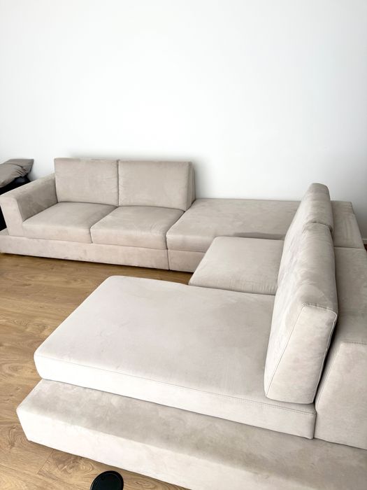 Sofá com formato em U com chaise longue e 5 lugares