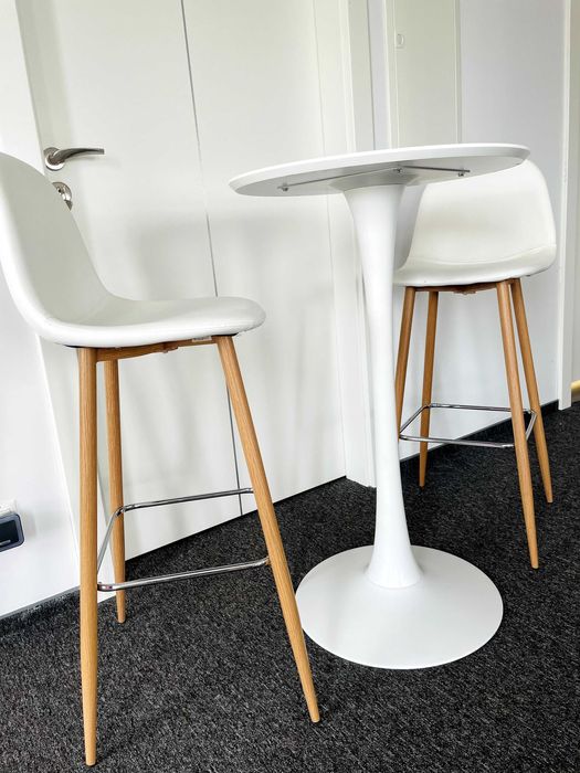 Stół barowy + 2 krzesła (komplet)