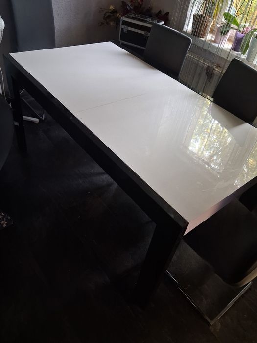 Stół  rozkladany Black red white uzywany