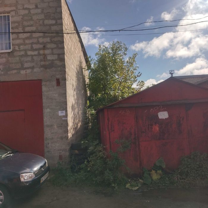 Гараж металевий з місцем