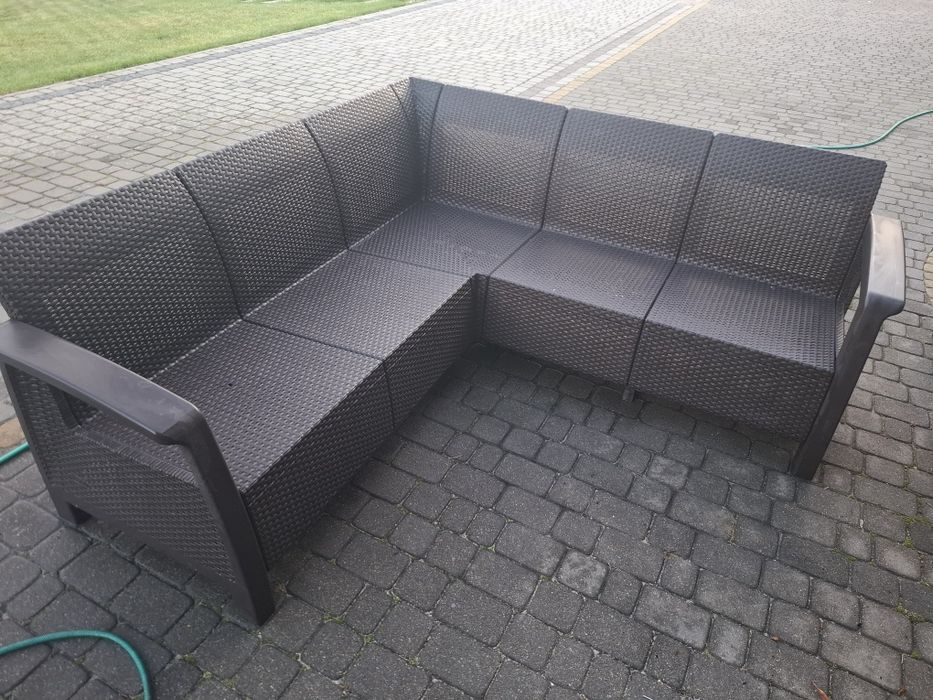 Naroznik ogrodowy z technoratanu  180x180  cm (siedzisko 50cm) 40cm wysokosc siedziska. + nowe pufy